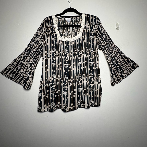 NICOLA Tops - Nicola Women's Blouse w/ Bell Sleeves Black and cream Size L